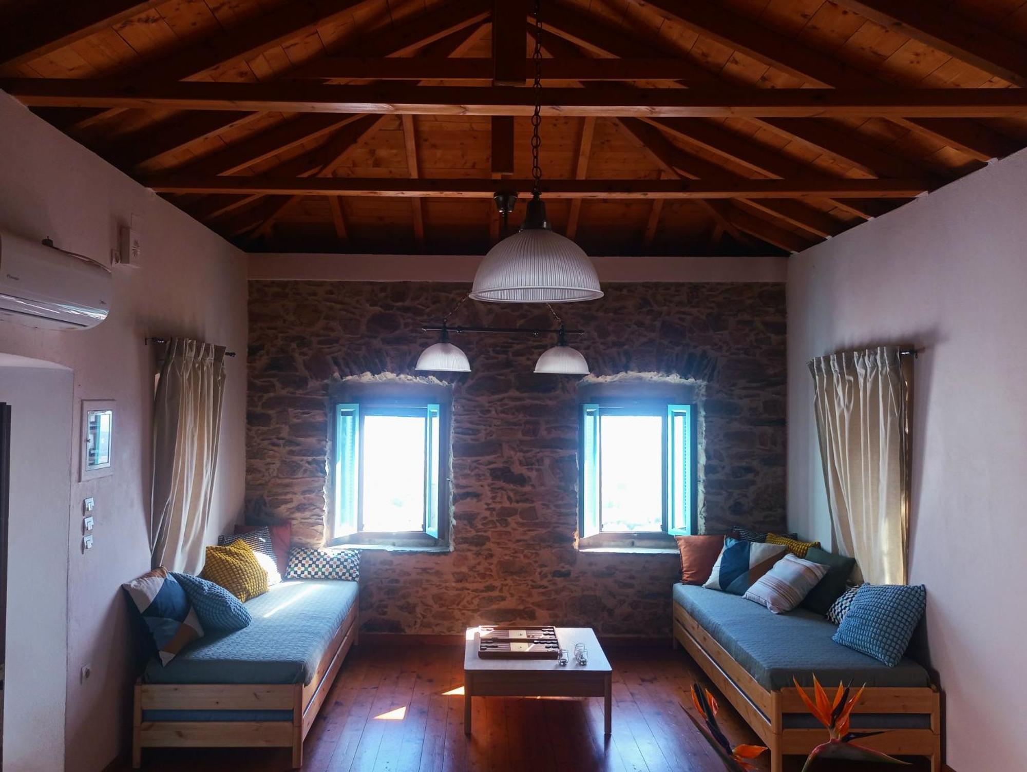 λιθόκτιστη παραδοσιακή οικία Agios Nikolaos (Peloponnese)